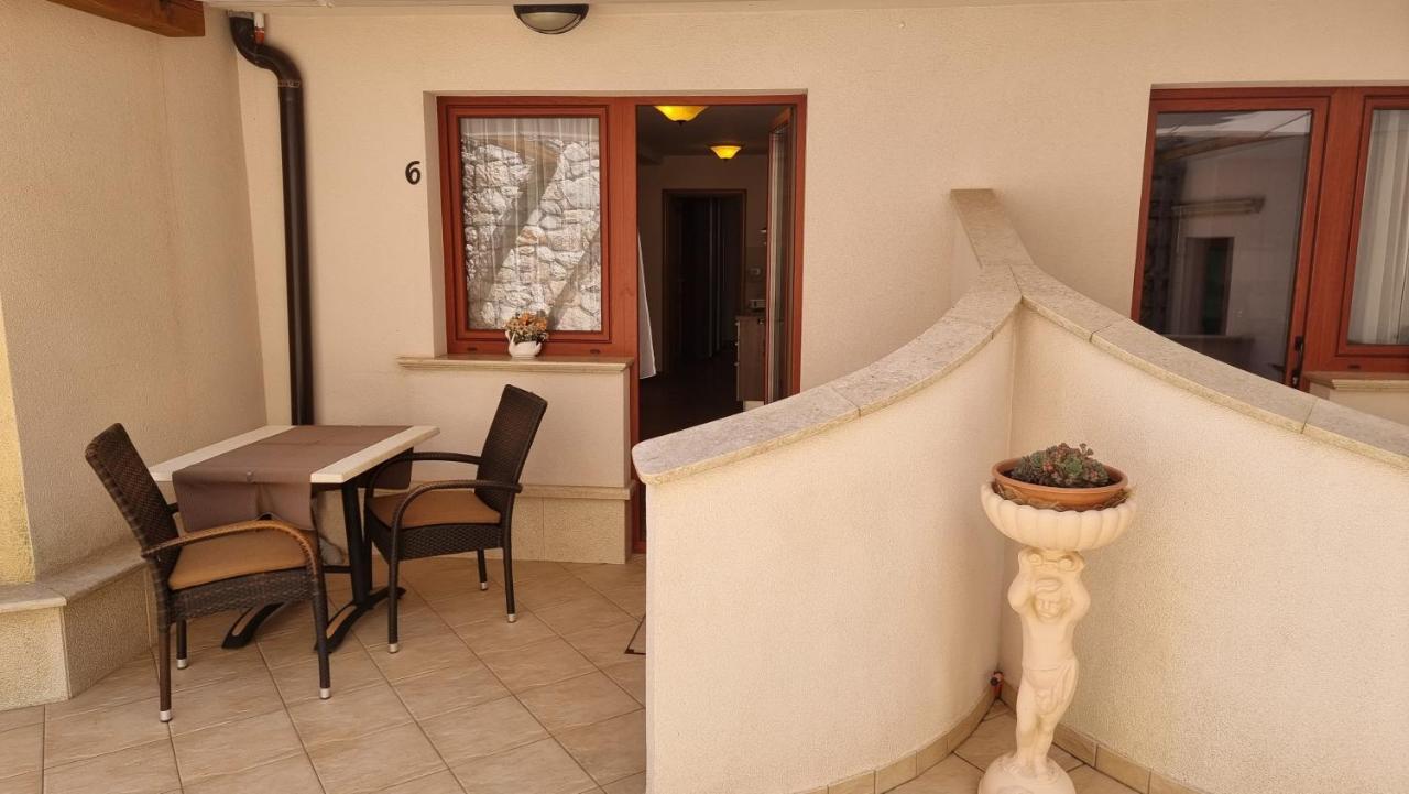 Apartmani Sidro Malinska Exterior photo