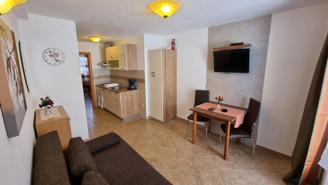 Apartmani Sidro Malinska Exterior photo