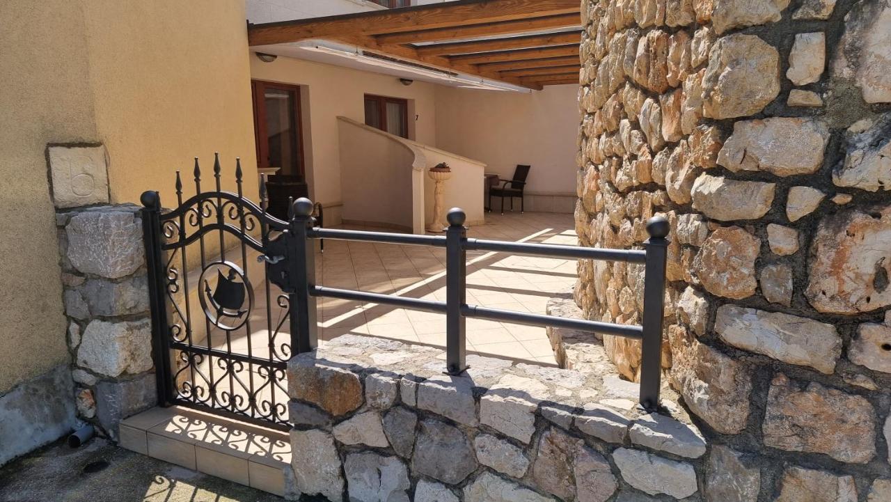 Apartmani Sidro Malinska Exterior photo